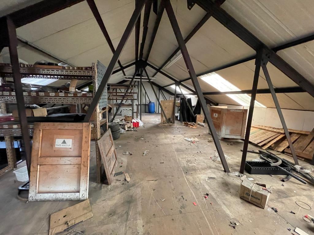 Lot: 61 - FREEHOLD INDUSTRIAL UNIT -